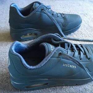 Skechers Women’s Uno Stand on Air Sneaker